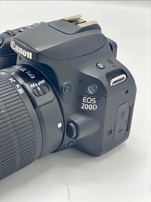 Canon 200D