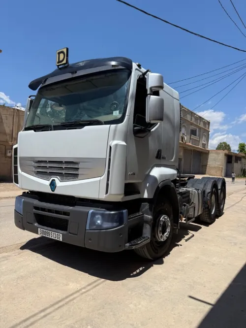 Renault premuim lander 440 dxi 6*4 2013