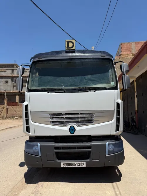Renault premuim lander 440 dxi 6*4 2013