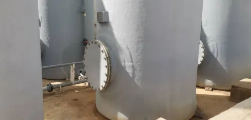 8 citernes métalliques couvertes avec une résine spéciale 12000 L x 8