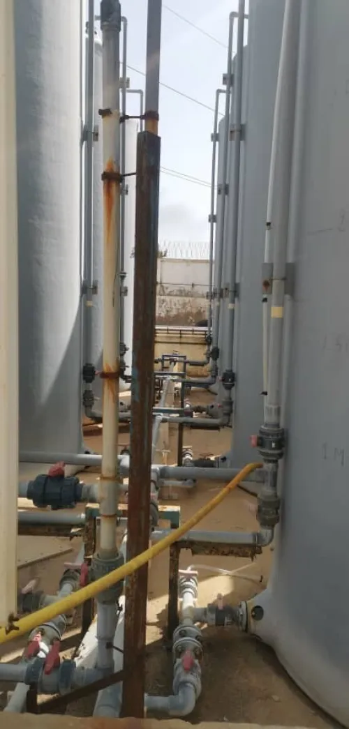 8 citernes métalliques couvertes avec une résine spéciale 12000 L x 8