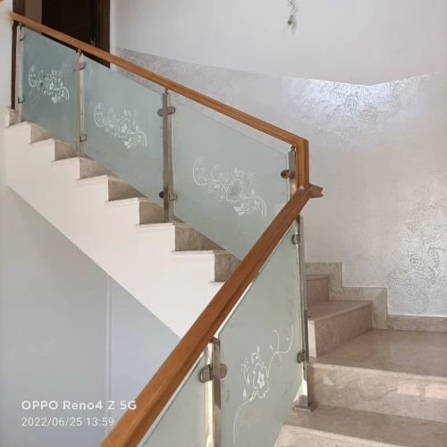 Rampe d'escalier et garde corps