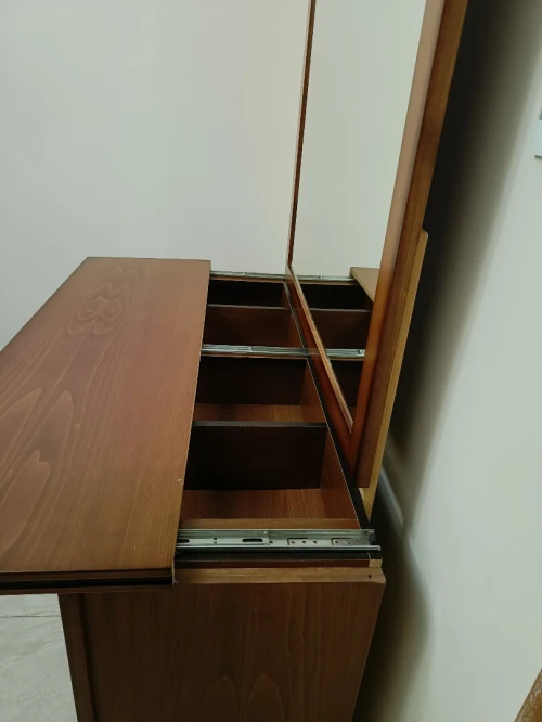 Vends grande coiffeuse en bois Hêtre avec tiroirs cachés (en Excellente état)