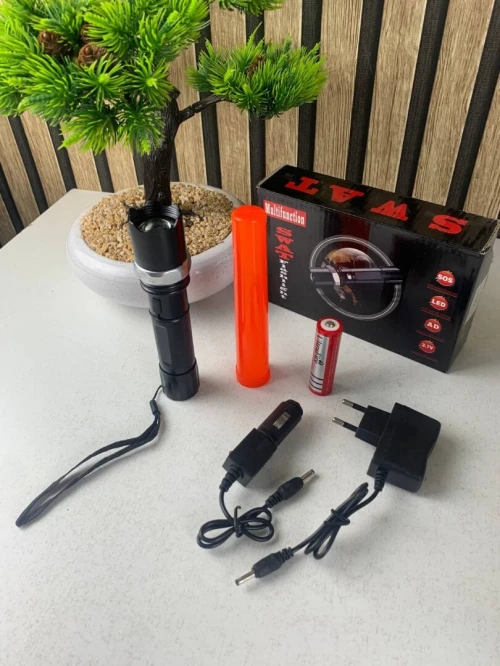 Lampe Torche LED Puissante SWAT  3 Modes dÉclairage et Zoom Ajustable