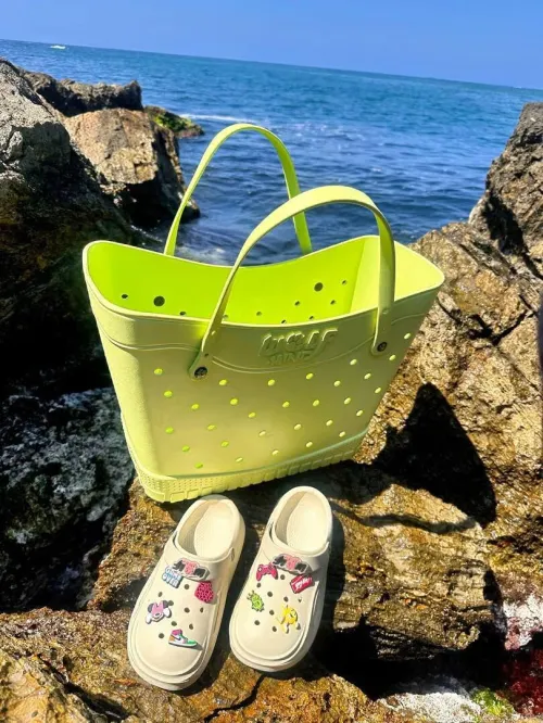 Grand Sac de Plage Imperméable en EVA  Design Perforé Moderne
