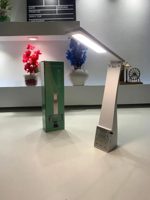 4en1 Lampe de Bureau LED et Haut-Parleur Bluetooth  مصباح مكتب و مكبر صوت