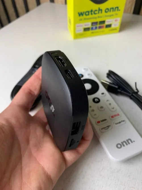 Android TV Box ONN avec 8GB RAM et 128GB ROM + Télécommande Vocale