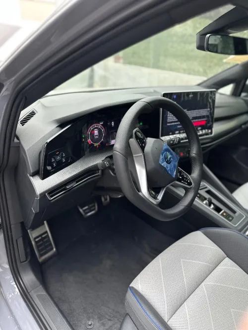 Volkswagen Golf 8 2025 R-Line
