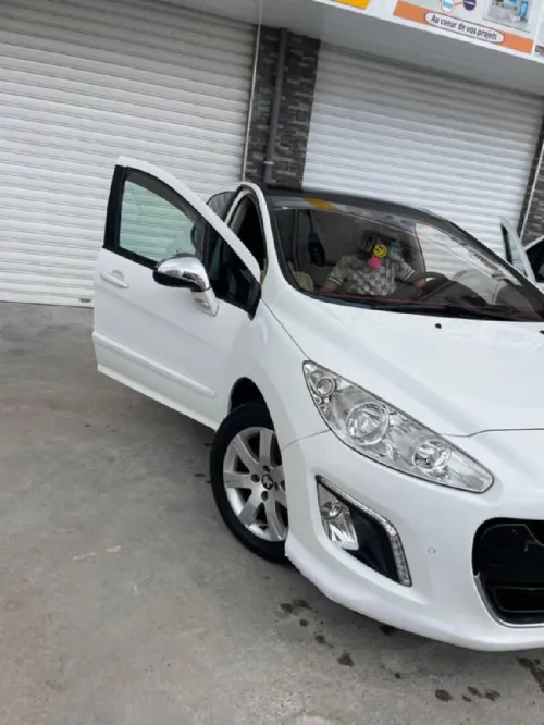 Peugeot 308 2025 T7 allure مجمولة