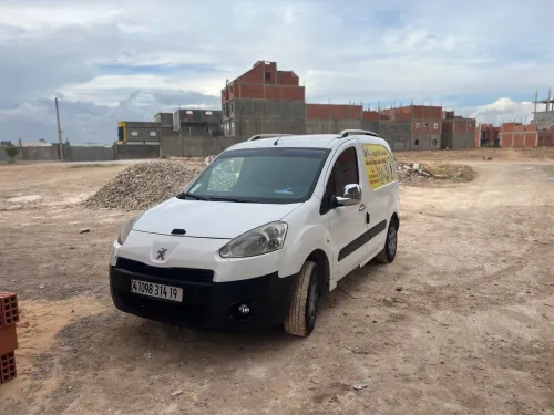 Peugeot P9 2014 