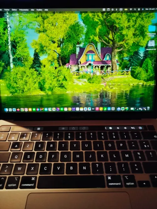 MacBook pro touch bar 