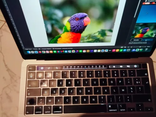 MacBook pro touch bar 