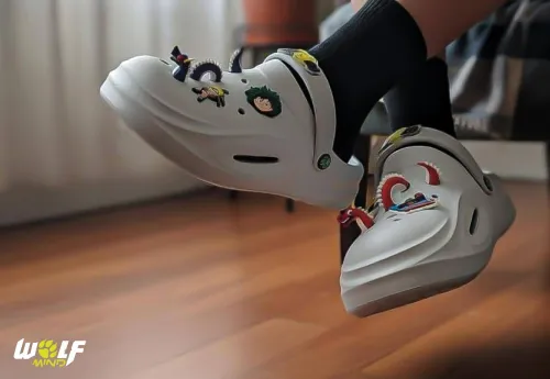 crocs-Clogs confortables et tendance  Livraison possible