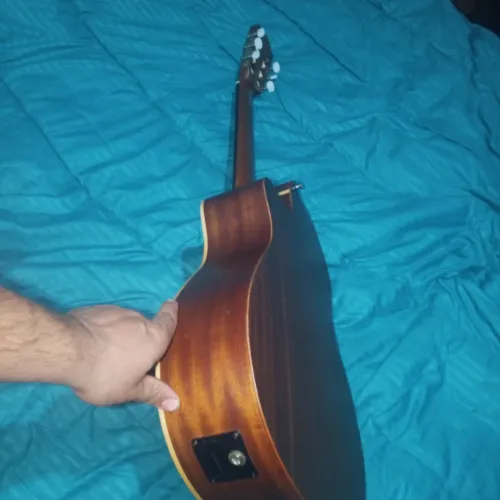 Guitare électro- classique