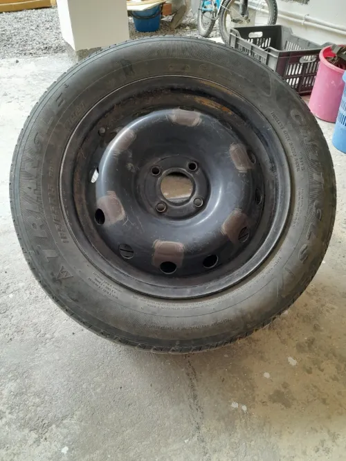 2 Pneus + jante 185 / 65 / R15