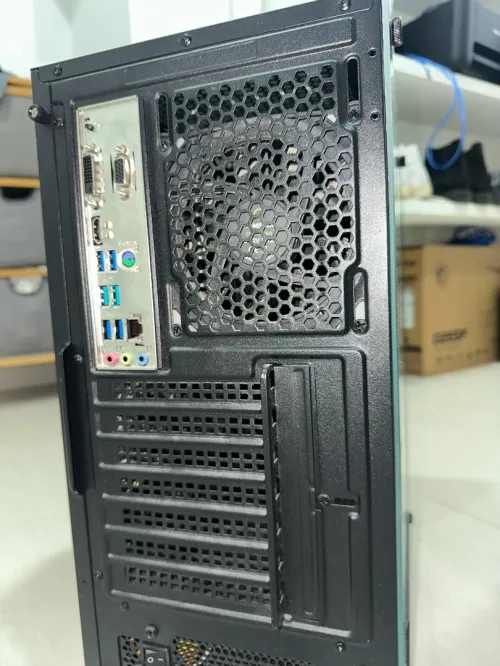 Écran gaming msi + pc gaming + clavier souris 