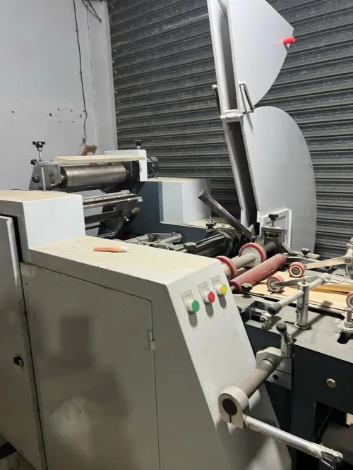 Machine de fabrication de sacs croissants -très bon état 