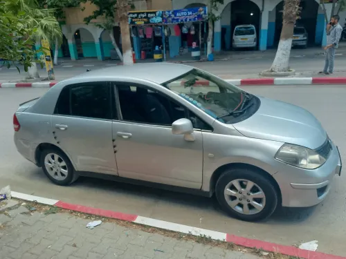 Nissan Tiida 5 portes 2011 Tiida 5 portes