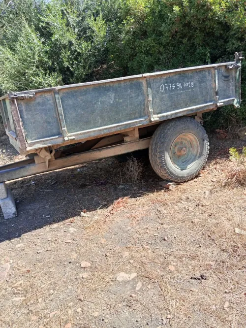 Tracteur agricole et remorque 