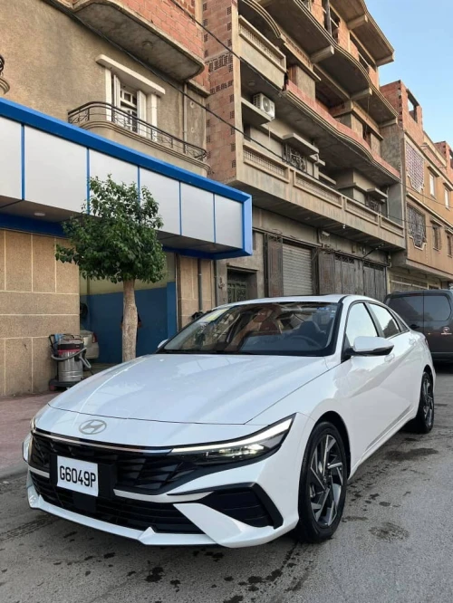Hyundai Elantra Lux 2025 CN7 Facelift
