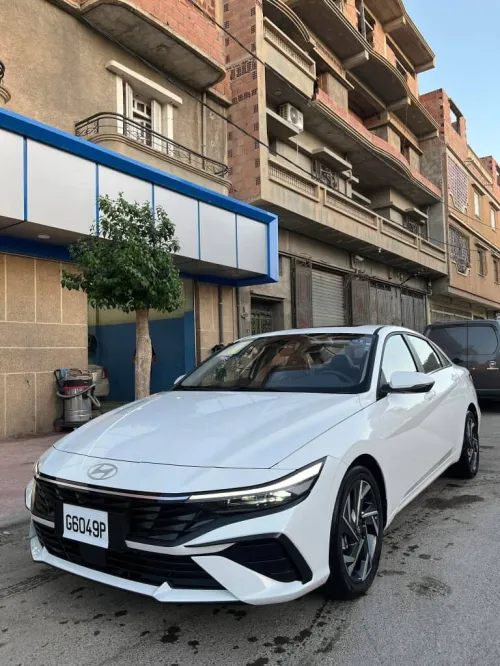 Hyundai Elantra Lux 2025 CN7 Facelift