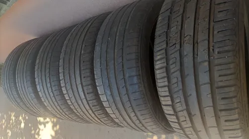 6 pneus pour voiture 