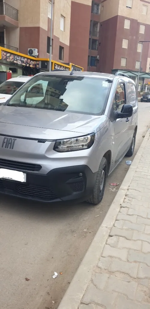 Fiat Doblo 2025 Gris
