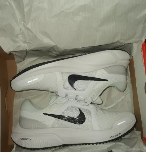 Nike Air Zoom Vomero 16 white black pure platinum