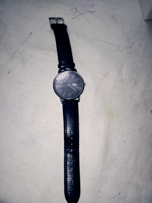 Montre homme et femme classique original Lacoste Venu de France