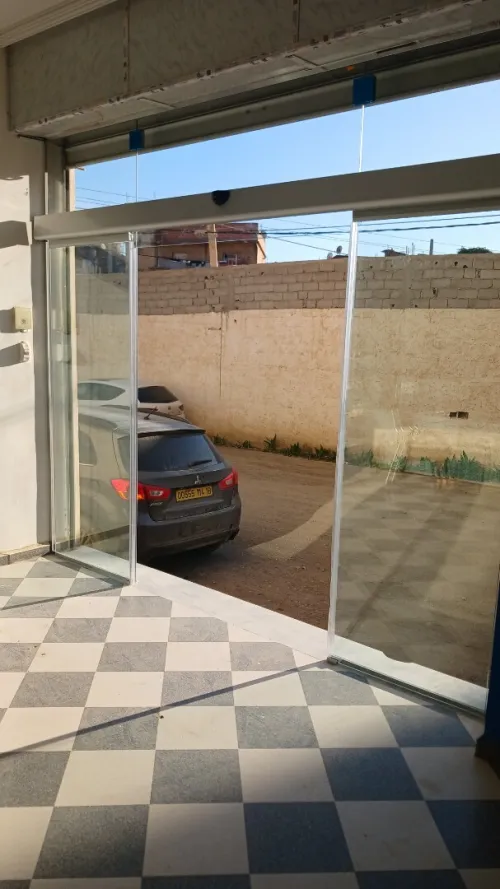 Porte automatique en verre trempé 