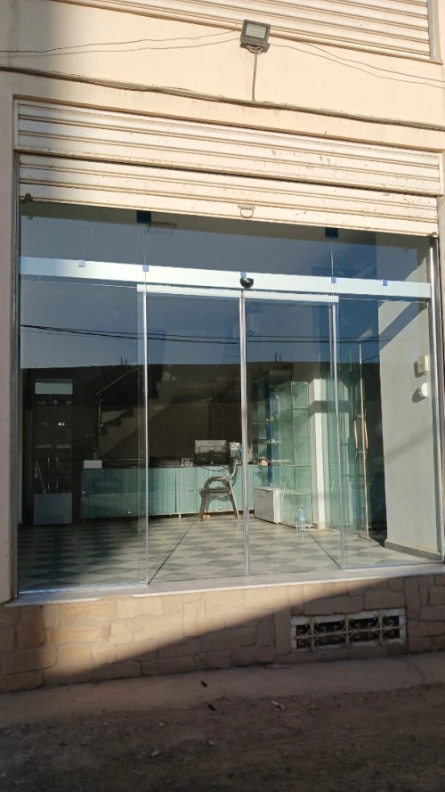 Porte automatique en verre trempé 