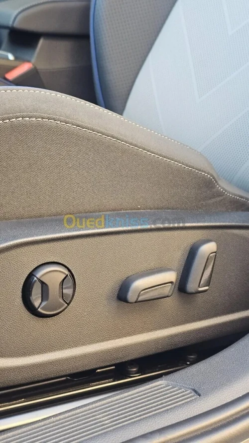 Volkswagen Golf 8 2025 R LINE 8.5 FULL SONO DATA SHOW SIEGE VENTILLE