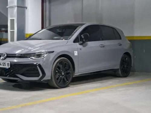 Volkswagen Golf 8 2025 R Black Edition 