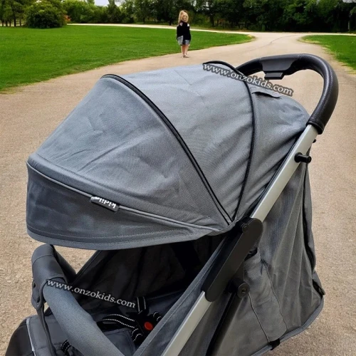 Poussette de luxe Compacte avec cache Pieds pour voyage - kidilo