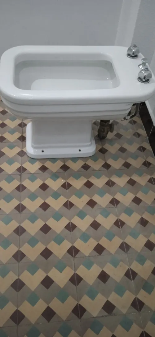 vend bidet.