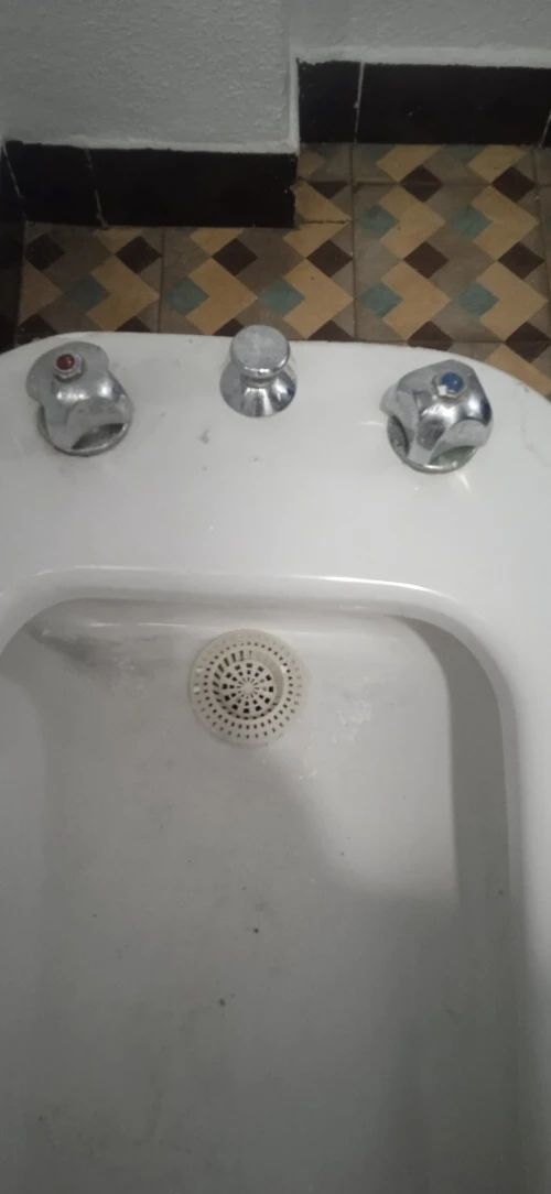 vend bidet.