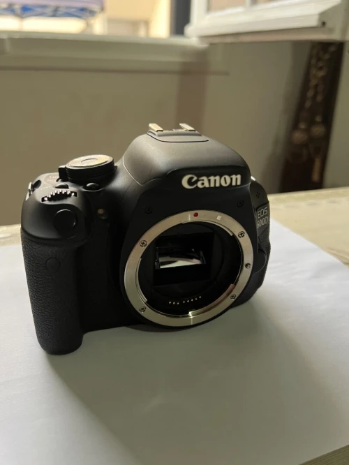 Camera Canon EOS 600 D
