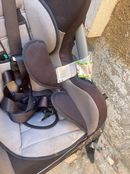 Siége auto pour bébé pour protéger 