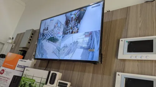 caméra de surveillance et système d'alarme