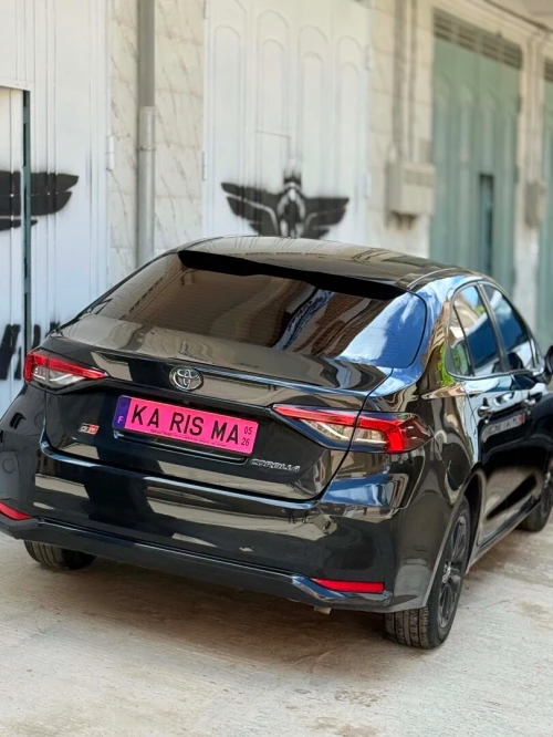 Toyota Corolla 2023 Toit noir avec ciel étoilé ,jantes noir plus lustrage correction