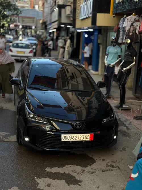 Toyota Corolla 2023 Toit noir avec ciel étoilé ,jantes noir plus lustrage correction