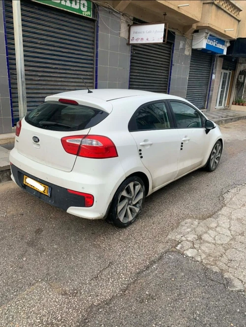 Kia Rio 5 portes 2015 Funny Facelift 