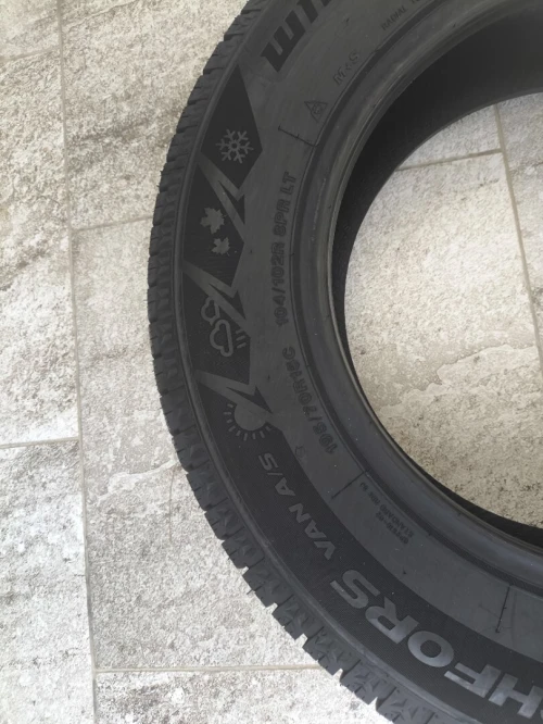 Pneu 195/70R15C windforce 4 saison