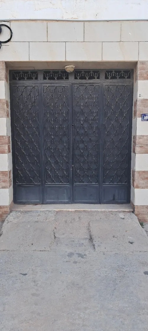 Portail garage en fer avec cadre