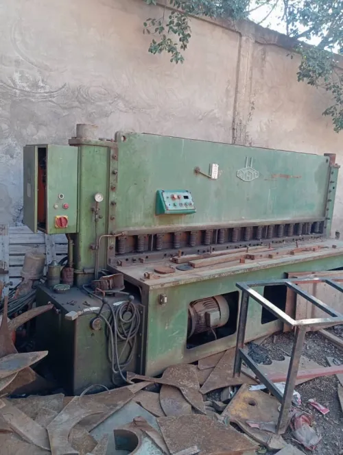 machine de découpe et de pliage