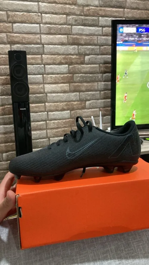 Soulier nike black 42