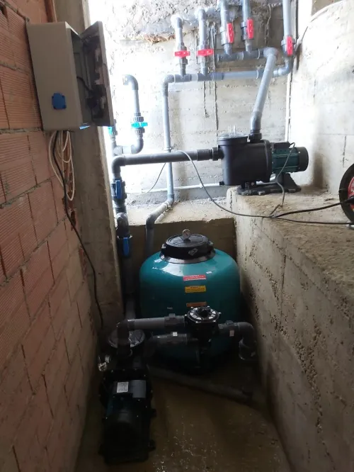 EQUIPEMENT DE PISCINE /SPA/ COMPETITION/ ET REALISATION /SERVICE