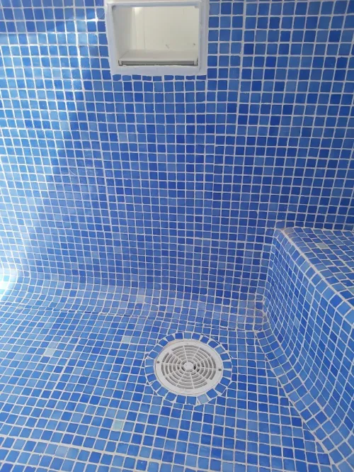 EQUIPEMENT DE PISCINE /SPA/ COMPETITION/ ET REALISATION /SERVICE