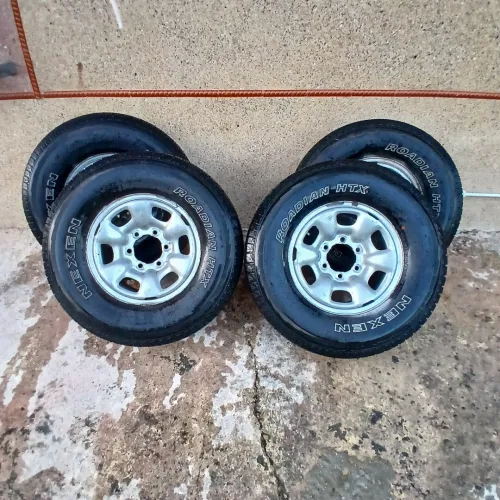 Plus toyuta Hilux 4x4