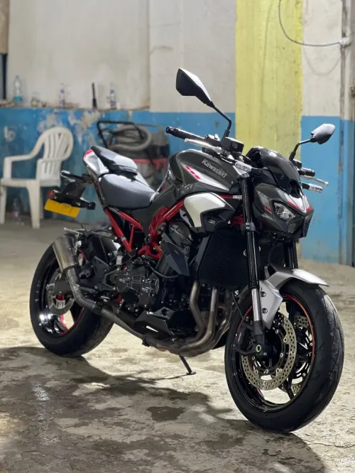 Kawazaki Z900 2025